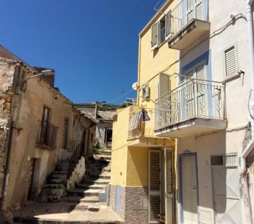Giallo storico Casa