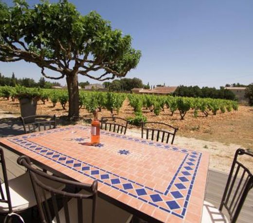 Cozy Holiday Home in Sorgues with Garden