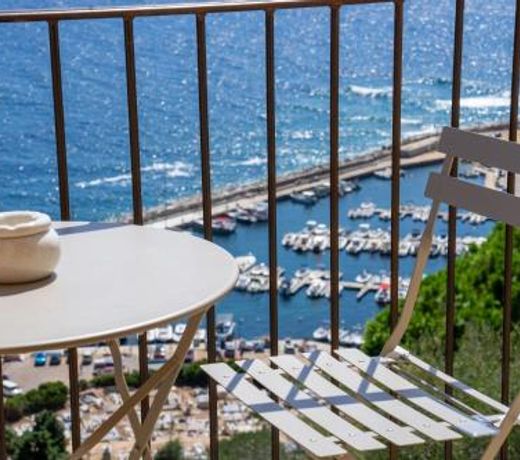 Cargese, appartement de charme surplombant le port