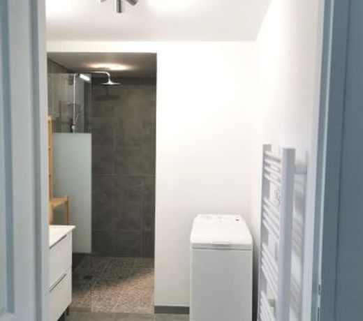 Studio independant renove en 2020, piscine, 11min Avignon