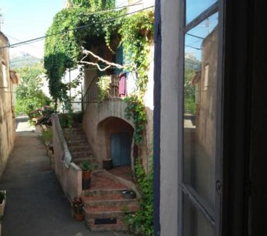 Maison de Village