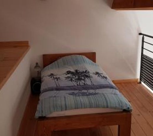 Appartement 7 places, jardin, piscine, 2eme etage