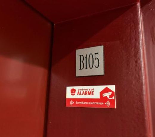 F2 renove,lumineux avec balcon,parking et piscine