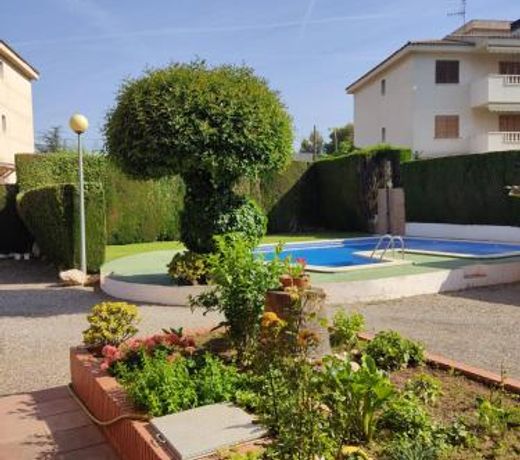 EXCELENTE Apartamento con piscina con jardin a 500m de la playa