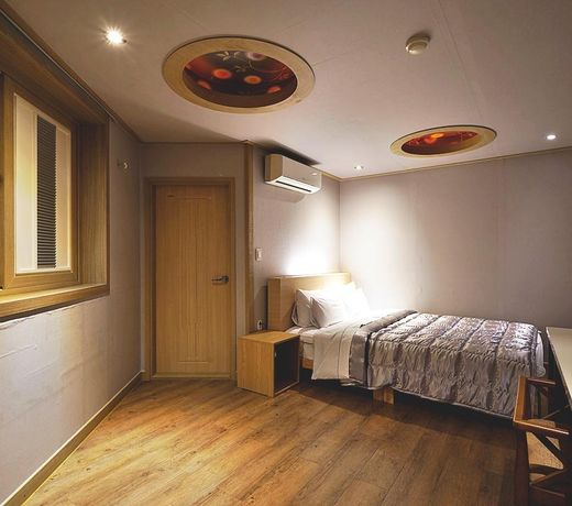 Tongyeong Omad Hotel