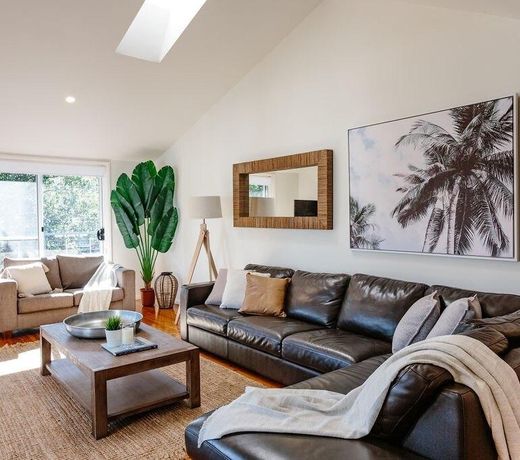 Seagrass House; Modern North Avoca Oasis