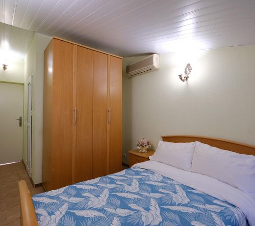 Room with double bed and mountain view