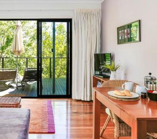 Cloudsong Chalet 2 - Close to the village centre!