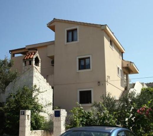Apartments with a parking space Murter - 5115