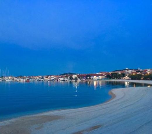 Beach apartment ANA with sea view, balcony, garden & bbq, Murter - Dalmatia