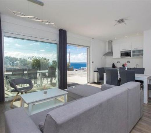 Villa top of Murter, three bedroom apartment