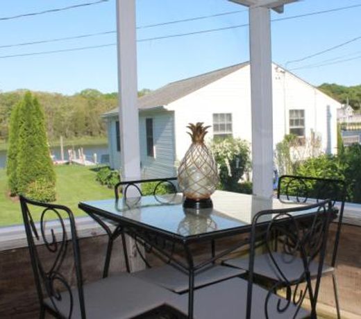 Waterfront Cottage 4