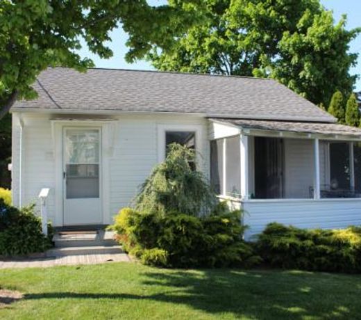 Waterfront Cottage 4