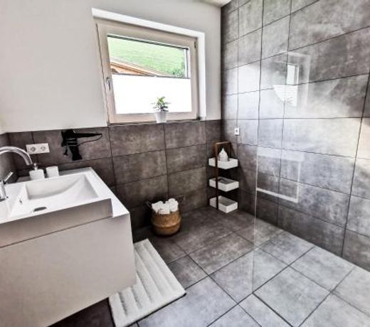 Apart Pair im Dorf