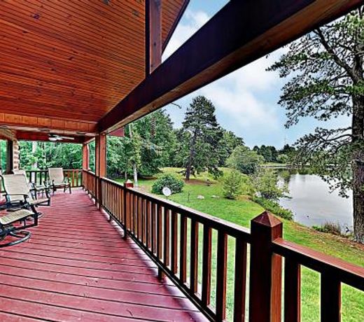 New Listing! Lakefront Log Home With Large Balcony Home