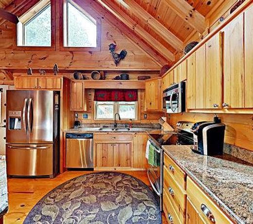 New Listing! Lakefront Log Home With Large Balcony Home