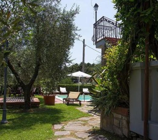 Montecatini Terme Villa Sleeps 4 Pool Air Con WiFi