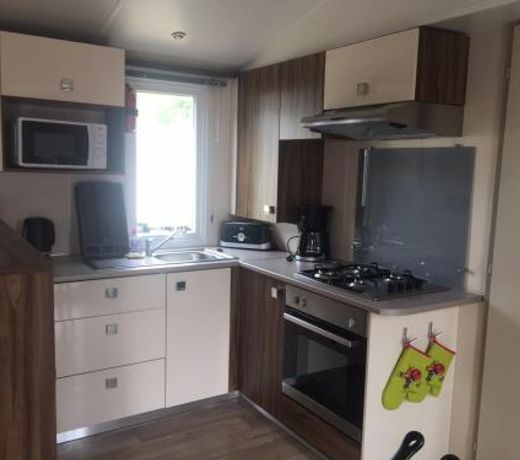 Mobilhome dans un village 4*