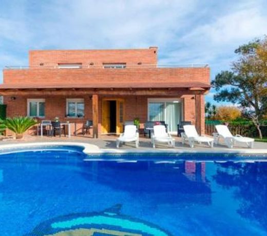 El Llac del Cigne Villa Sleeps 10 Pool WiFi