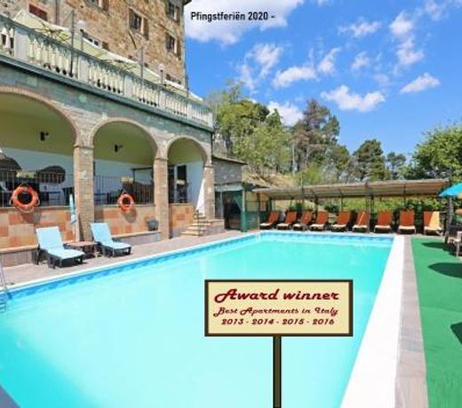 Tuscan Farmhouse with 7 Apartments for max. 33 persons
