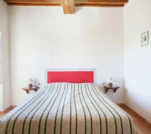 Tuscan Farmhouse with 7 Apartments for max. 33 persons