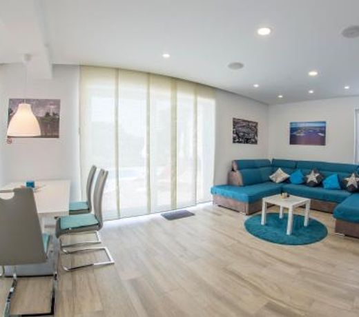 Apartment Karasi