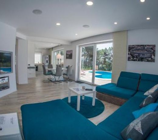 Apartment Karasi