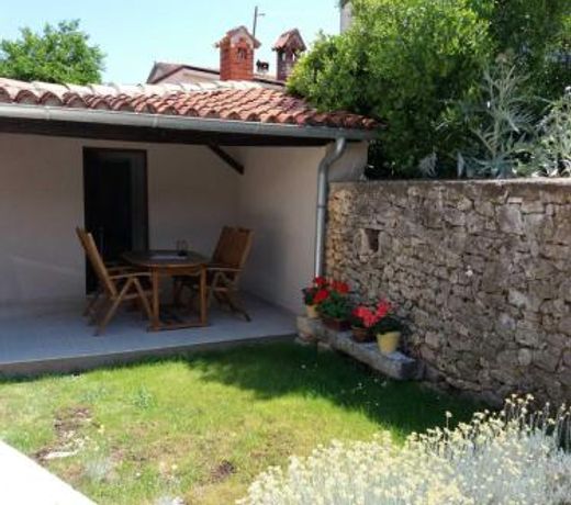 House Mergi