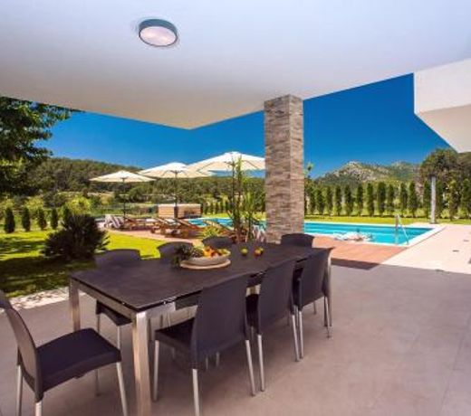 Villa Agava with heated pool, Jacuzzi, sauna, gym, 4 en-suite bedrooms