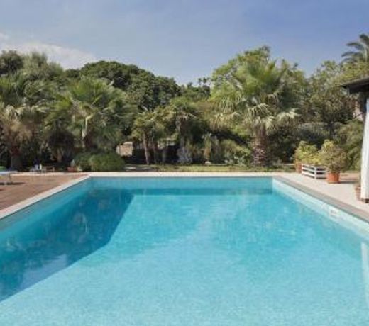 Sant'Agata Li Battiati Villa Sleeps 6 with Pool Air Con and WiFi