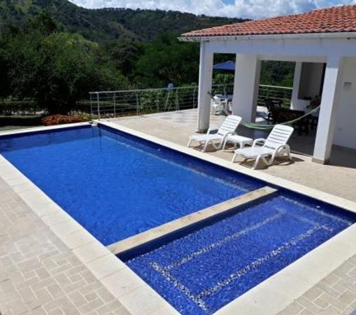 Casa Campestre Condominio Cerros del Guacana