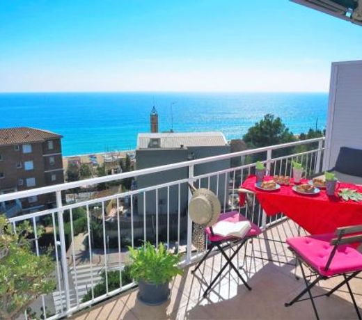 Nuria Seaview Beach-Apartment