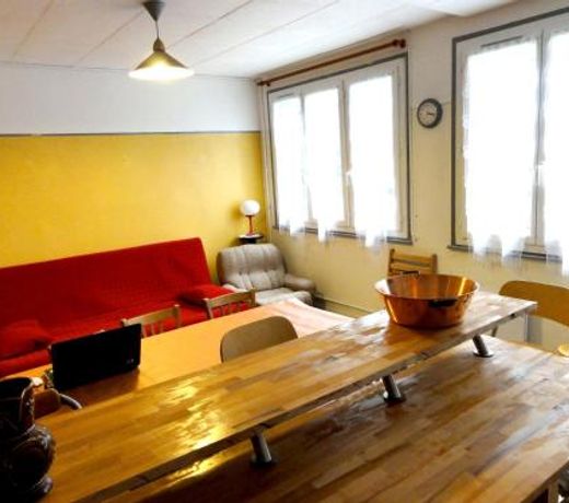 Apartment with 2 bedrooms in La Bourboule with wonderful mountain view enclosed garden and WiFi 12 k