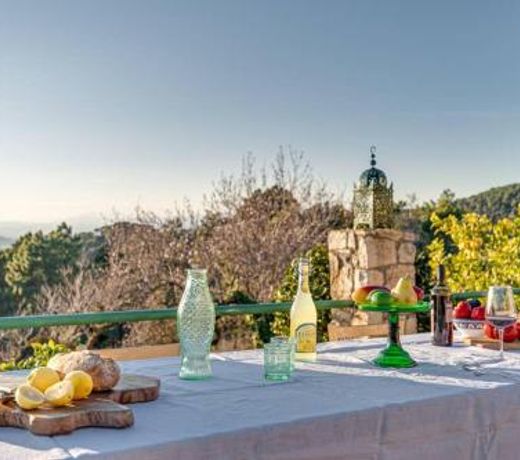 SPACIOUS VILLA - NEAR BARCELONA - 100% PRIVACY