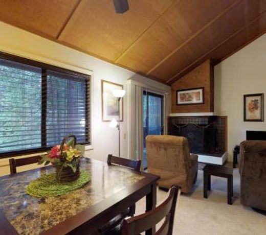 Shady Cove Condominium