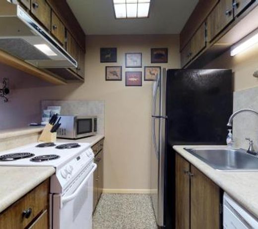 Snugglers Inn Condominium