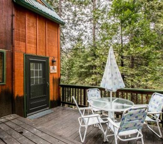 Shaver Village Chalet