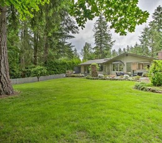 Modern Home 3 Miles to Woodinville Wine Country!