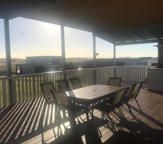 Luxurious Waterfront 10 minutes drive to Phillip Island (sleeps 12)