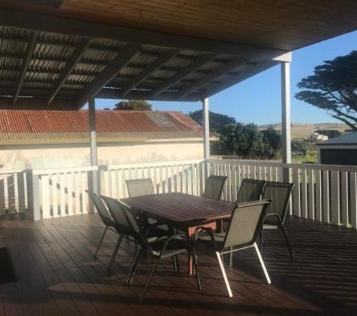 Luxurious Waterfront 10 minutes drive to Phillip Island (sleeps 12)