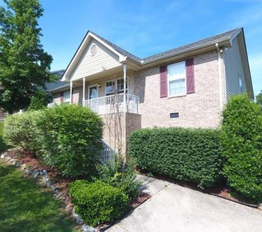 20 minutes to Downtown Nashville w/ Fenced in Yard
