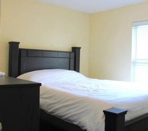 20 minutes to Downtown Nashville w/ Fenced in Yard