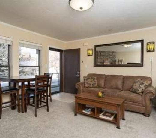 Wolf Creek Condo 306: Remodeled Vacation Condo - Powder Mountain Lodging