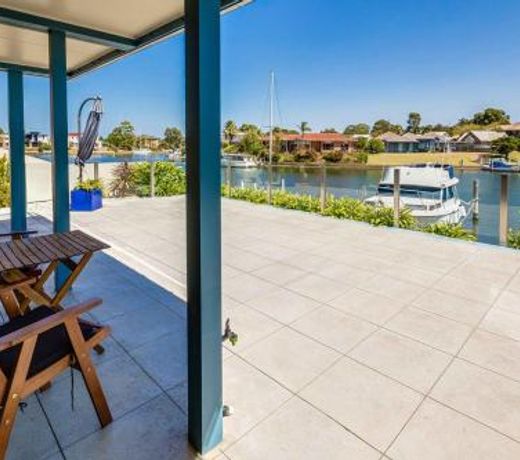 Locanda - Canal frontage with Jetty