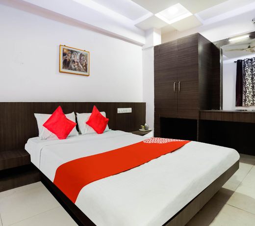 OYO 72185 Hotel Centre Point