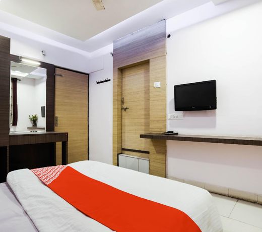 OYO 72185 Hotel Centre Point