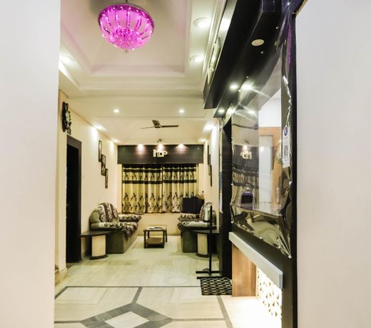 OYO 72185 Hotel Centre Point