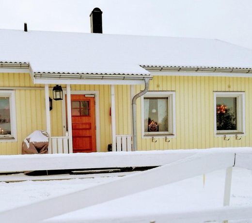 Arctic LIght Holiday House