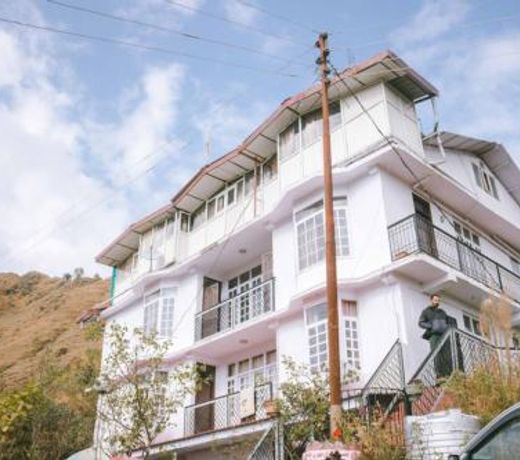 Goroomgo Himalayan Shutra Shimla