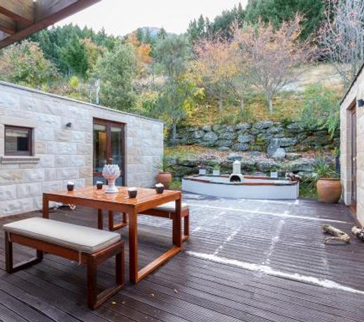Vista Retreat - Queenstown Holiday Home